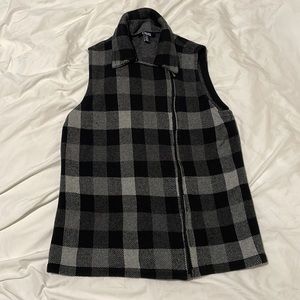 chaps side zip black flannel vest in size medium